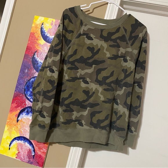 American Eagle Outfitters Sweaters - 🎉3/$20 CLEAR OUT SALE!🎉 AEO Camouflage Crew Neck Sweatshirt